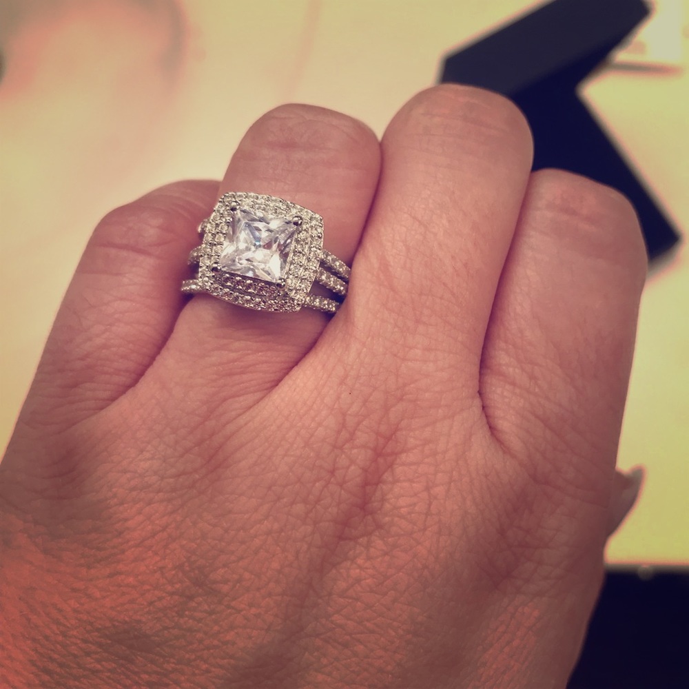 NWT Gorgeous engagement and wedding band set.